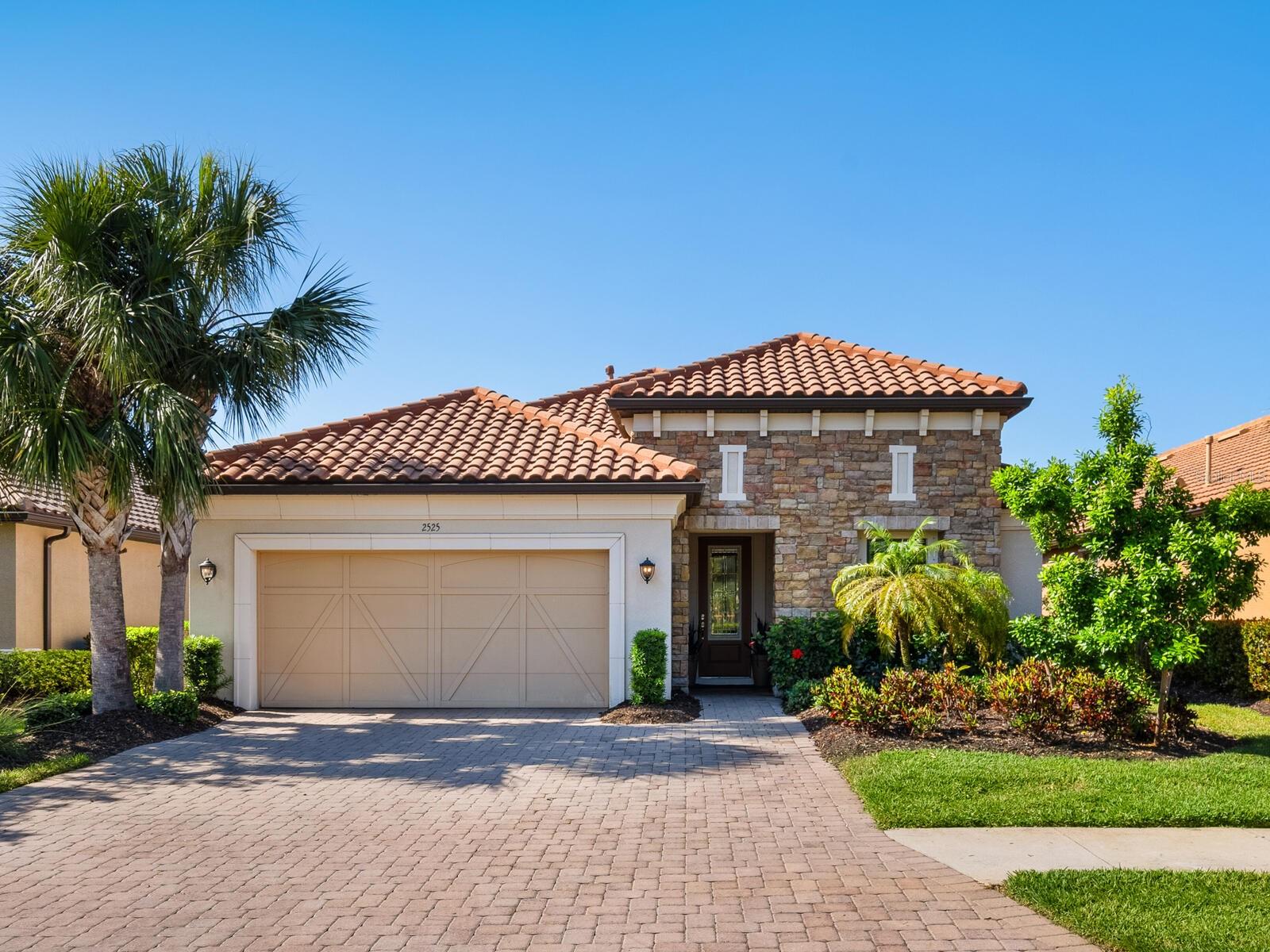 2525 VACCARO DRIVE