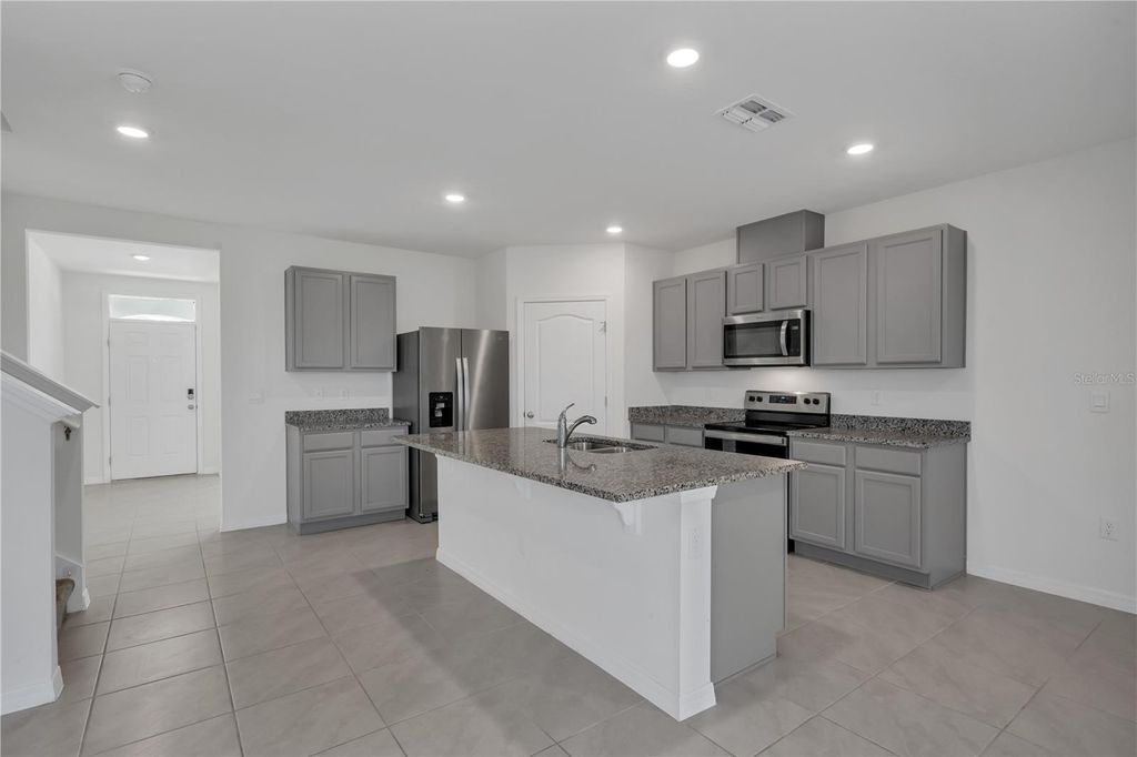 Photo of Lakeland, FL 33811 (MLS # G5100723)