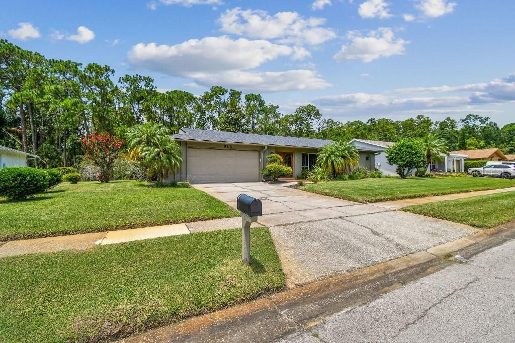 Photo of 916 Mainsail Way, Palm Harbor, FL 34685 (MLS # TB8408048)