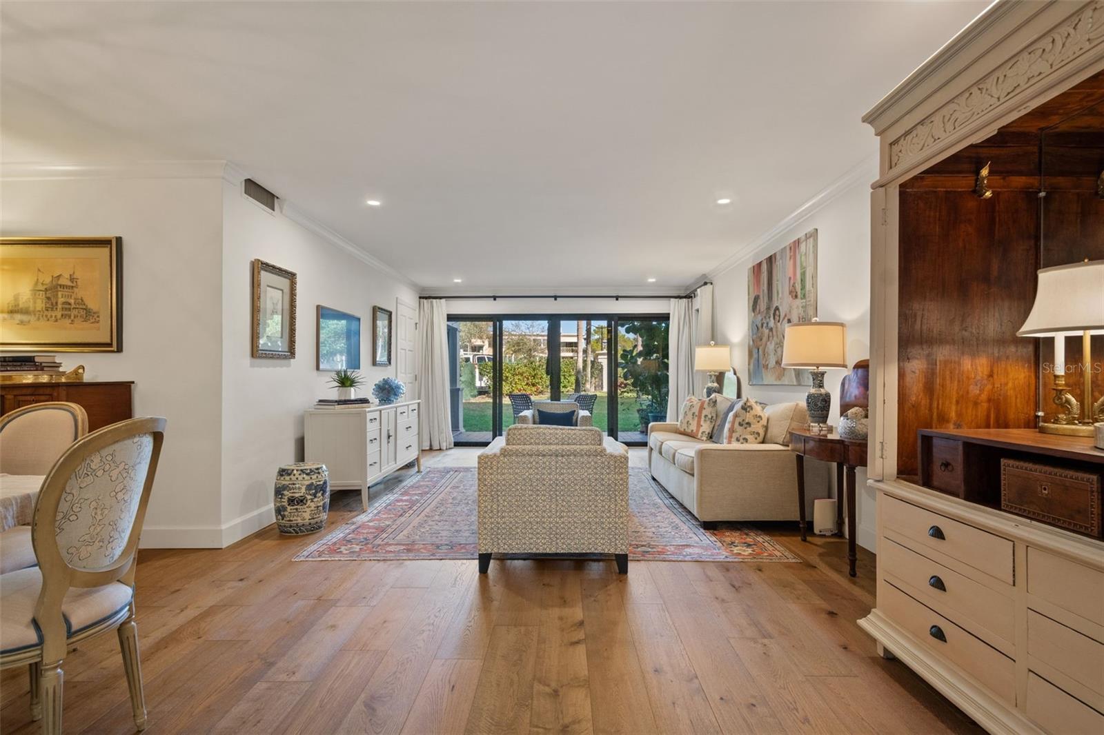 100 S INTERLACHEN AVENUE 101