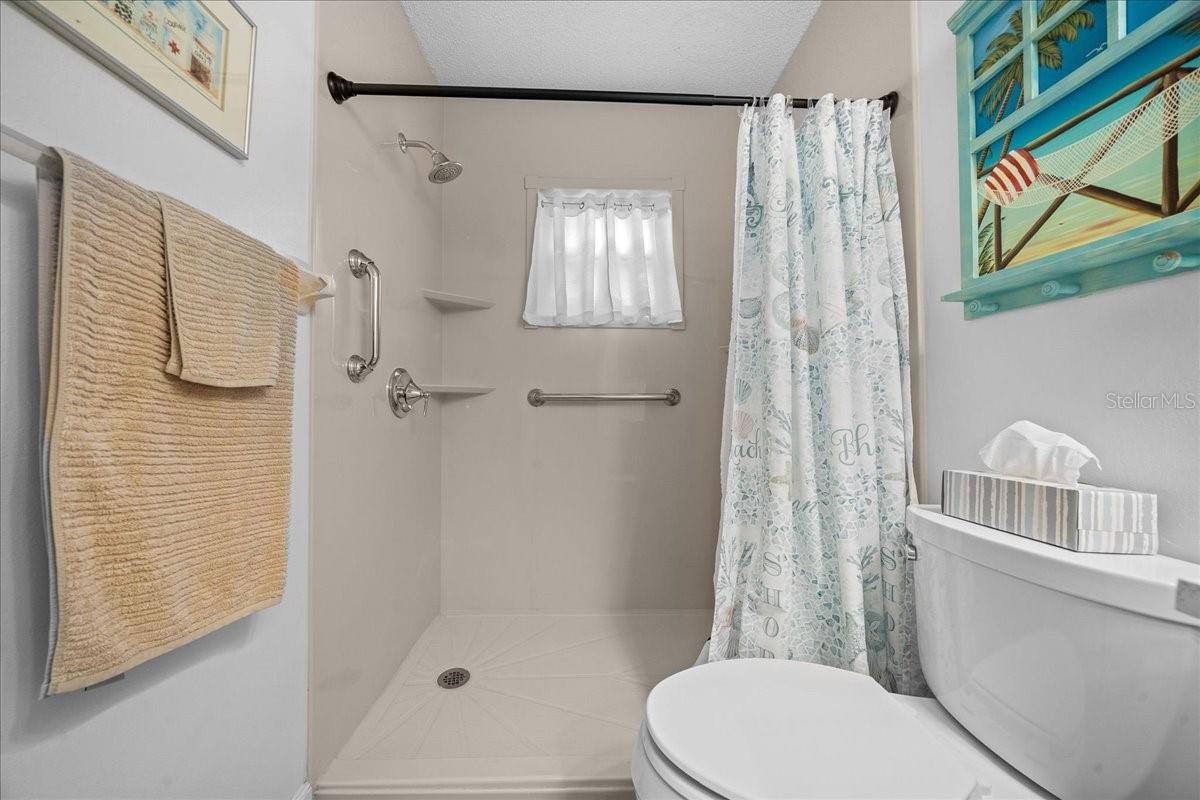 CIRCLE SQUARE WOODS - Residential