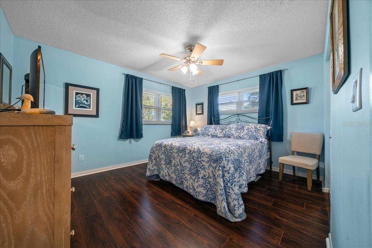 CIRCLE SQUARE WOODS - Residential