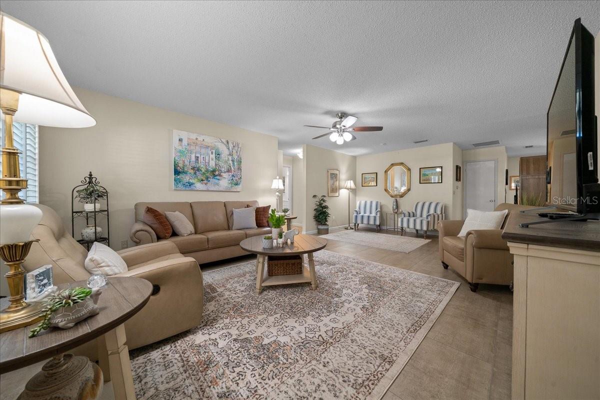 CIRCLE SQUARE WOODS - Residential