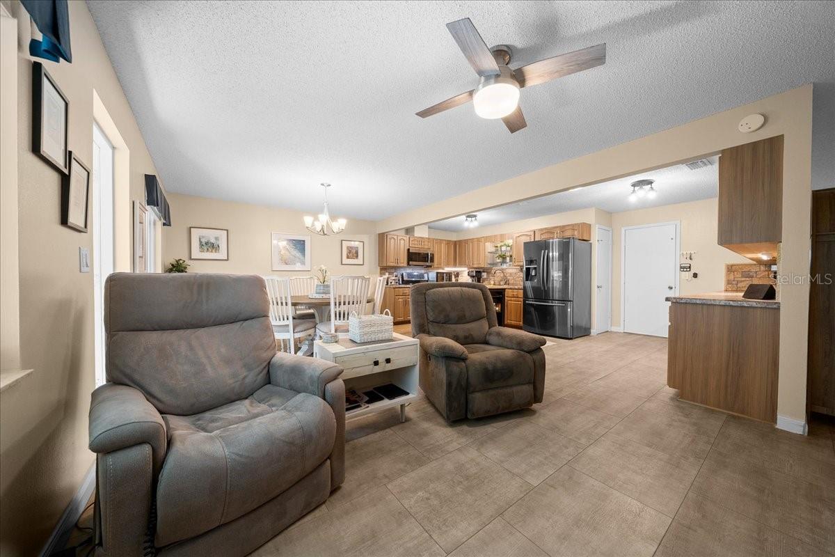 CIRCLE SQUARE WOODS - Residential