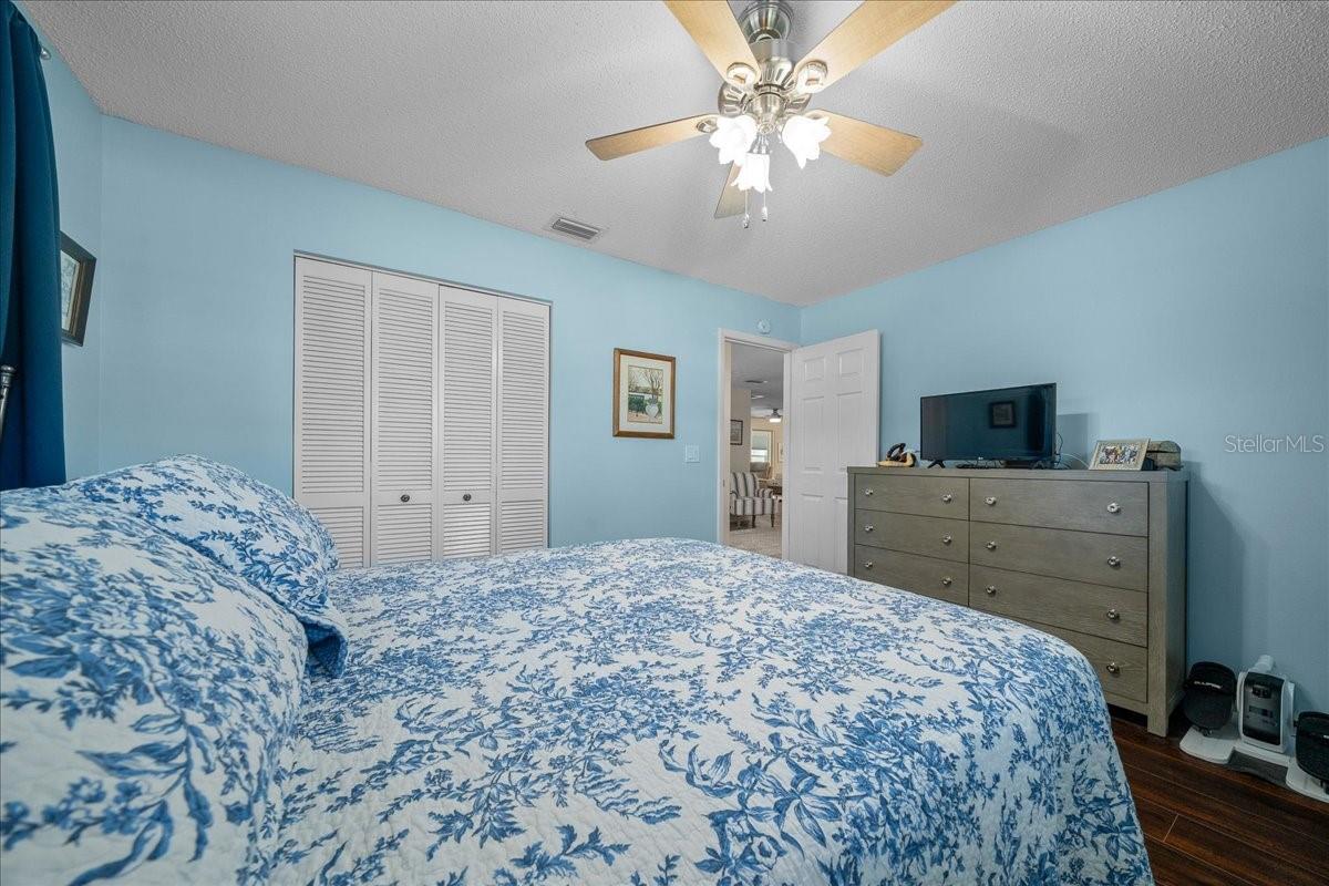 CIRCLE SQUARE WOODS - Residential