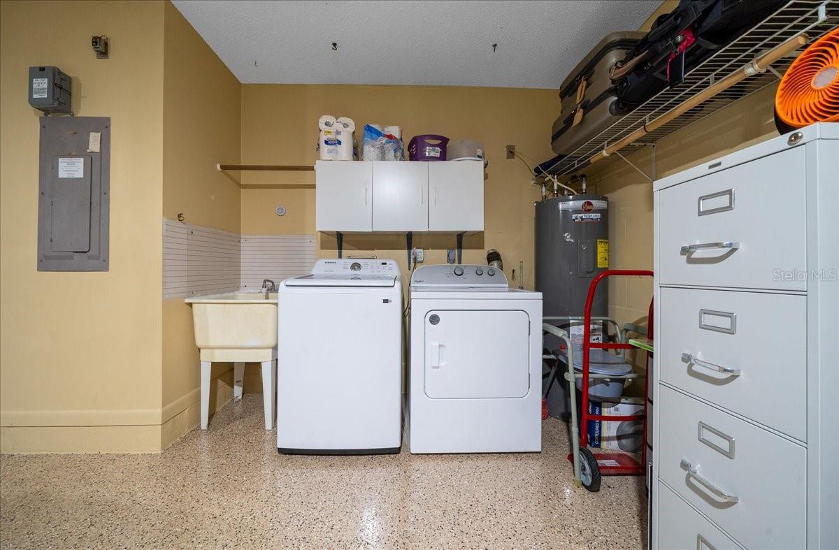 CIRCLE SQUARE WOODS - Residential