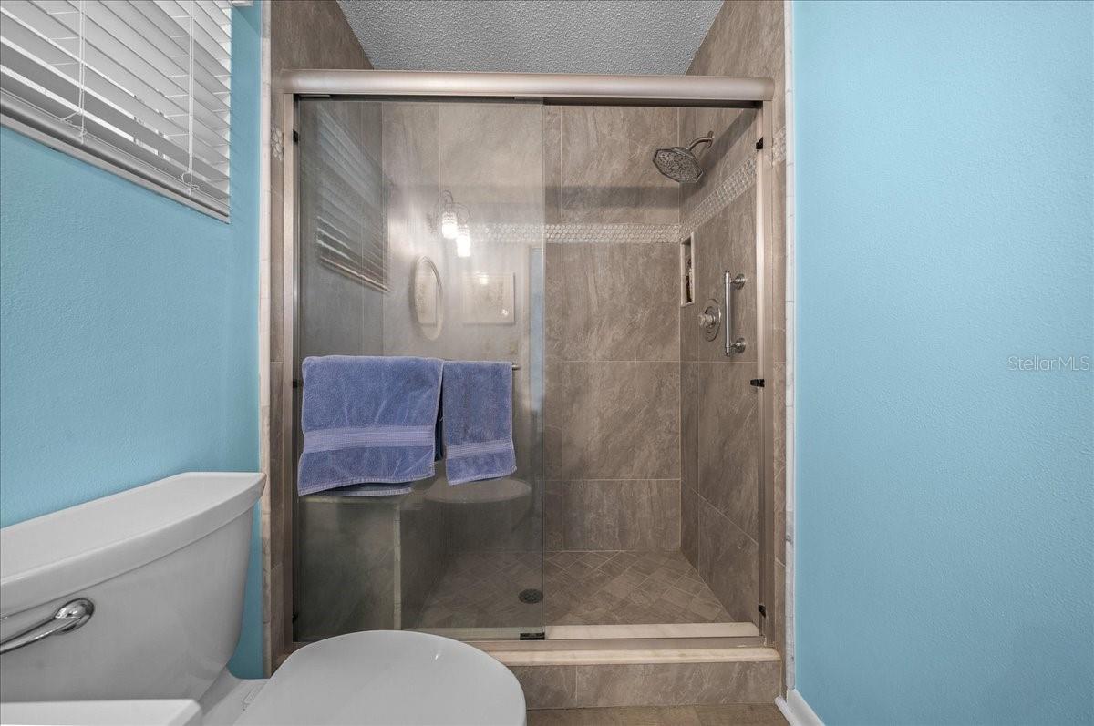 CIRCLE SQUARE WOODS - Residential