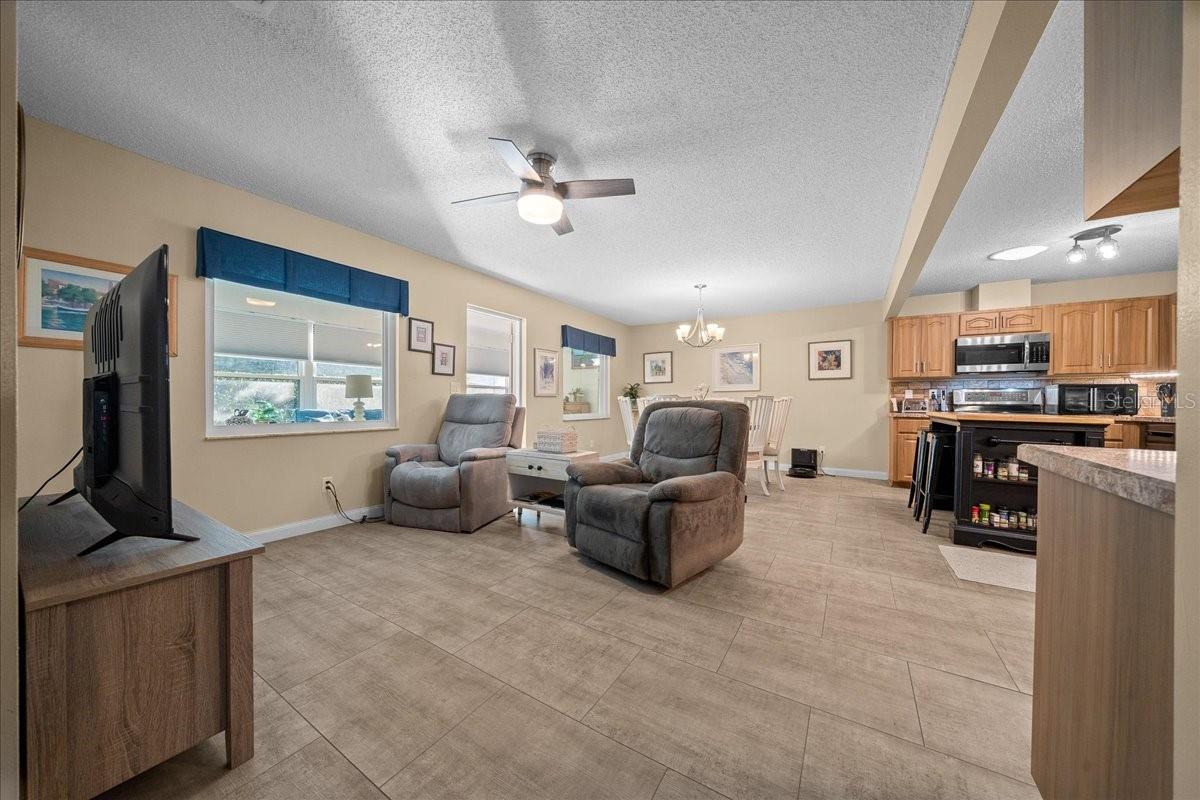 CIRCLE SQUARE WOODS - Residential