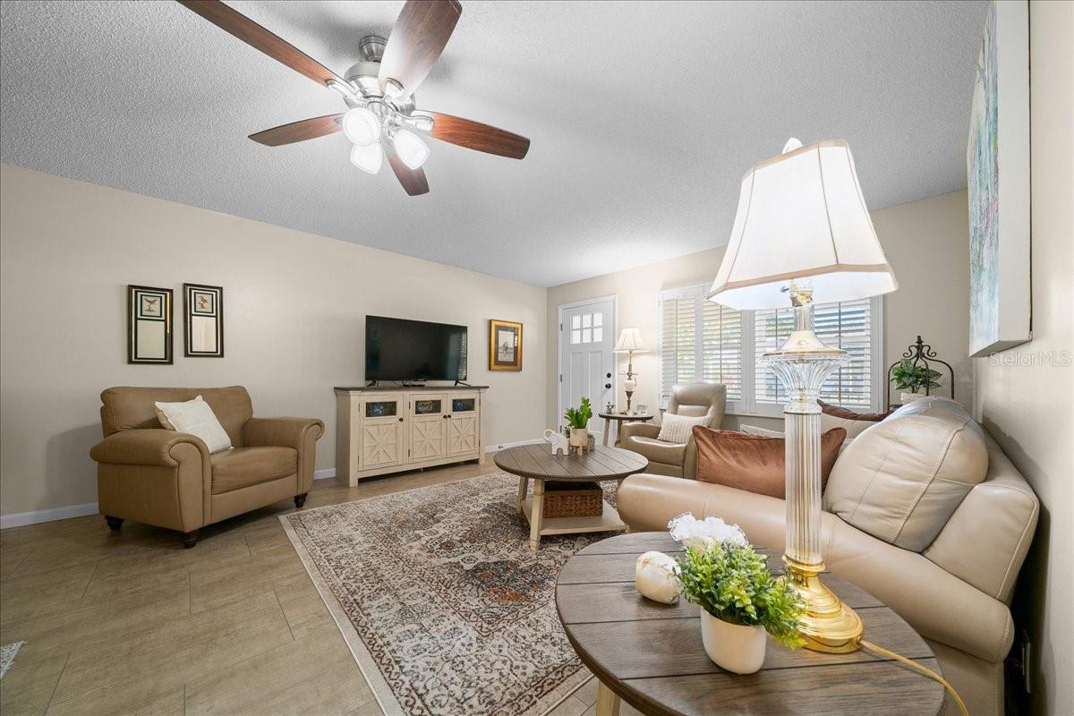 CIRCLE SQUARE WOODS - Residential