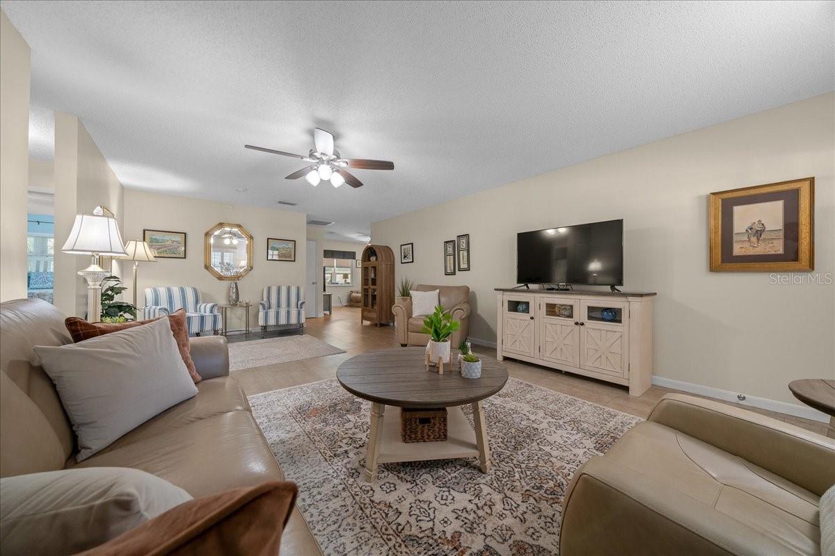 CIRCLE SQUARE WOODS - Residential