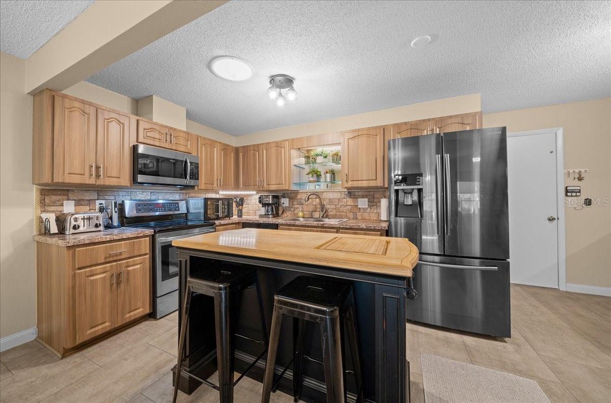 CIRCLE SQUARE WOODS - Residential