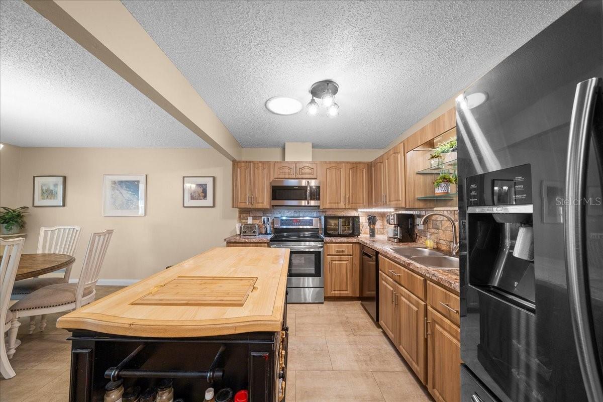 CIRCLE SQUARE WOODS - Residential