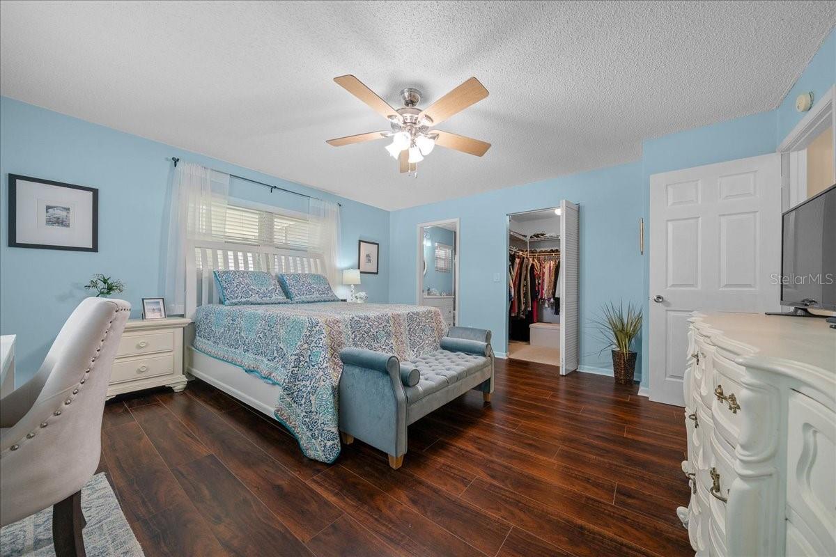 CIRCLE SQUARE WOODS - Residential