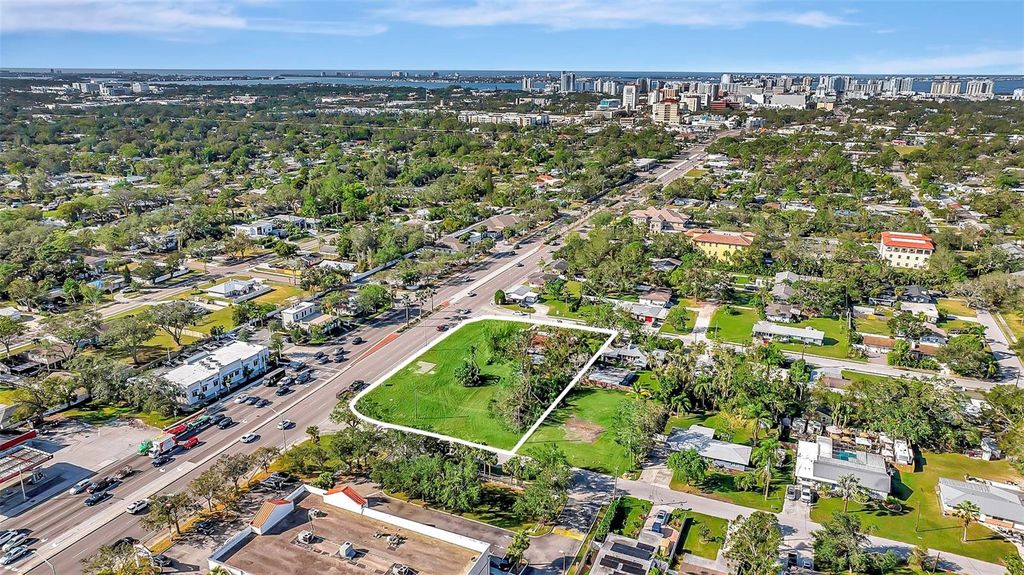 Photo of 128 N Briggs Avenue, Sarasota, FL 34237 (MLS # A4632411)