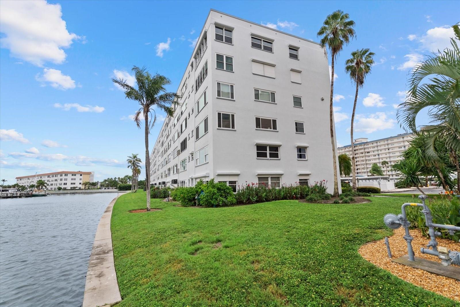 5925 SHORE BOULEVARD S 105