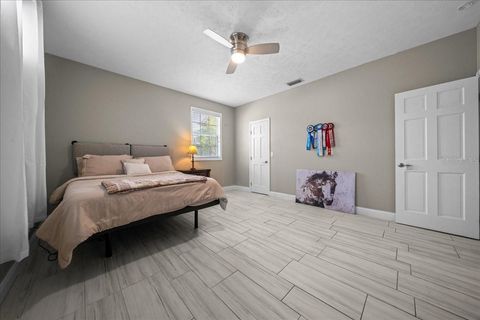 Tiny photo for 2411 SE 27th Street, Ocala, FL 34471 (MLS # OM722924)