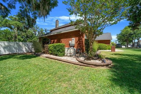Tiny photo for 2411 SE 27th Street, Ocala, FL 34471 (MLS # OM722924)