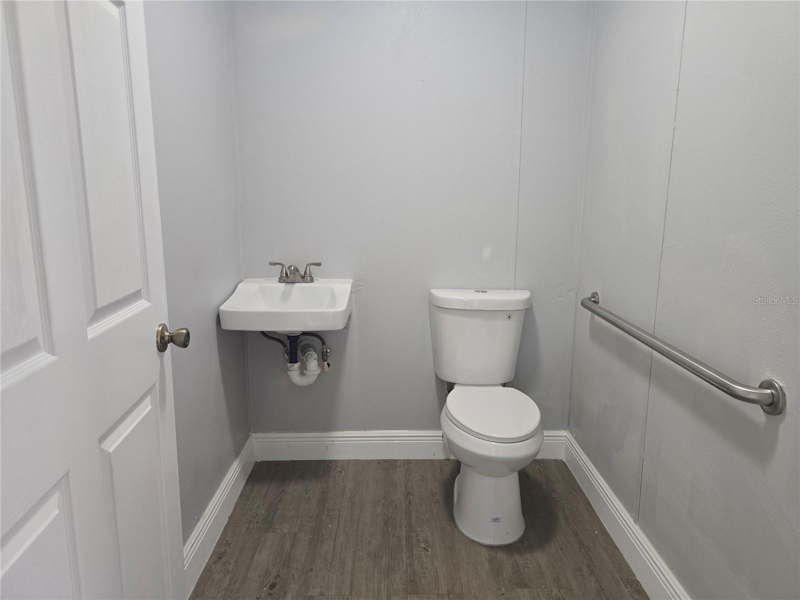 HAMILTON SUB - Commercial Lease