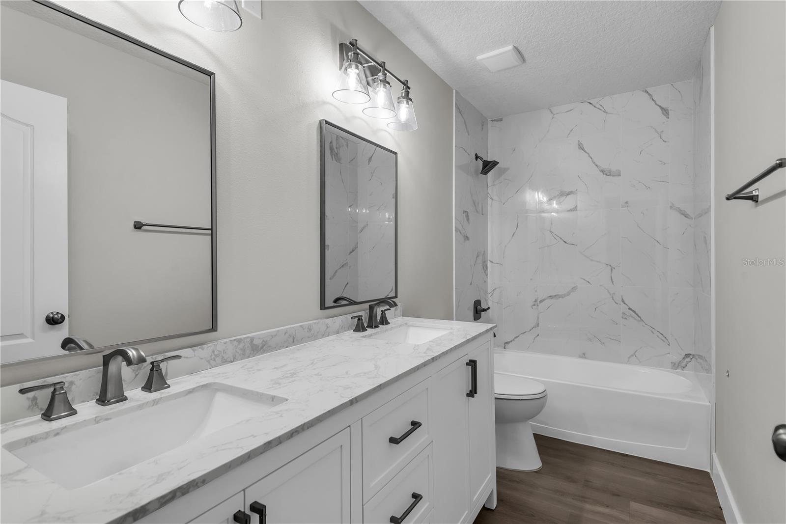 WINTERMERE POINTE PH 02 46/141 - Residential