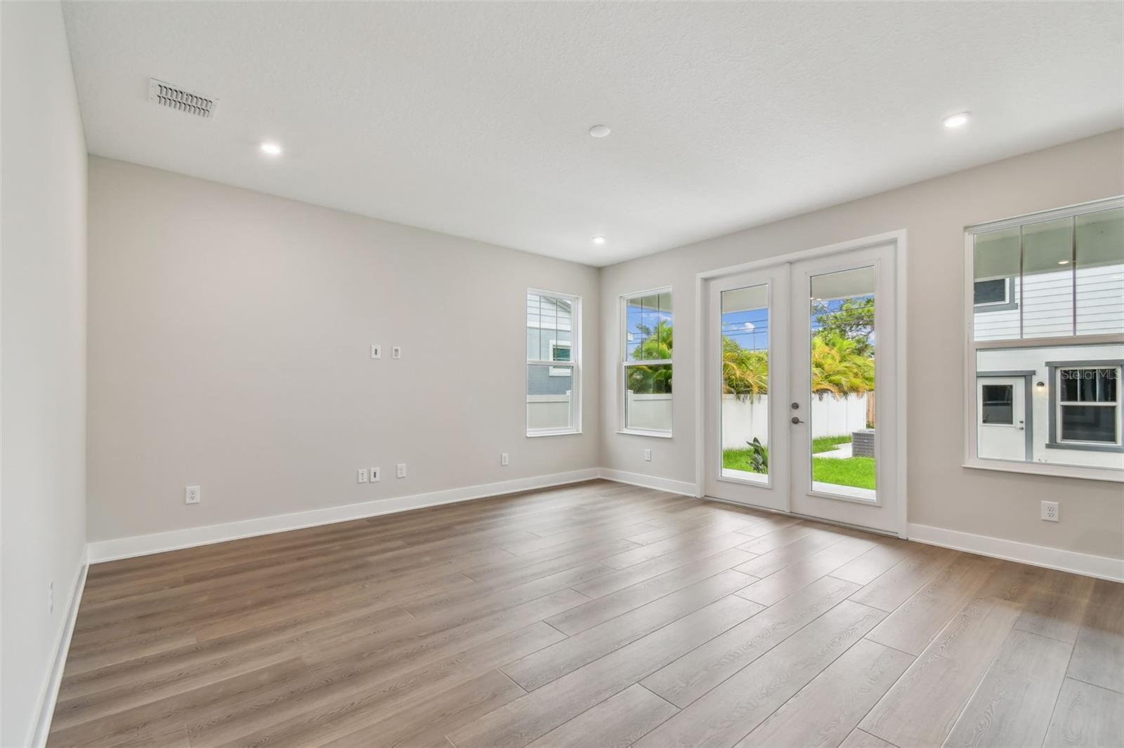 NORTHEAST PARK - Residential