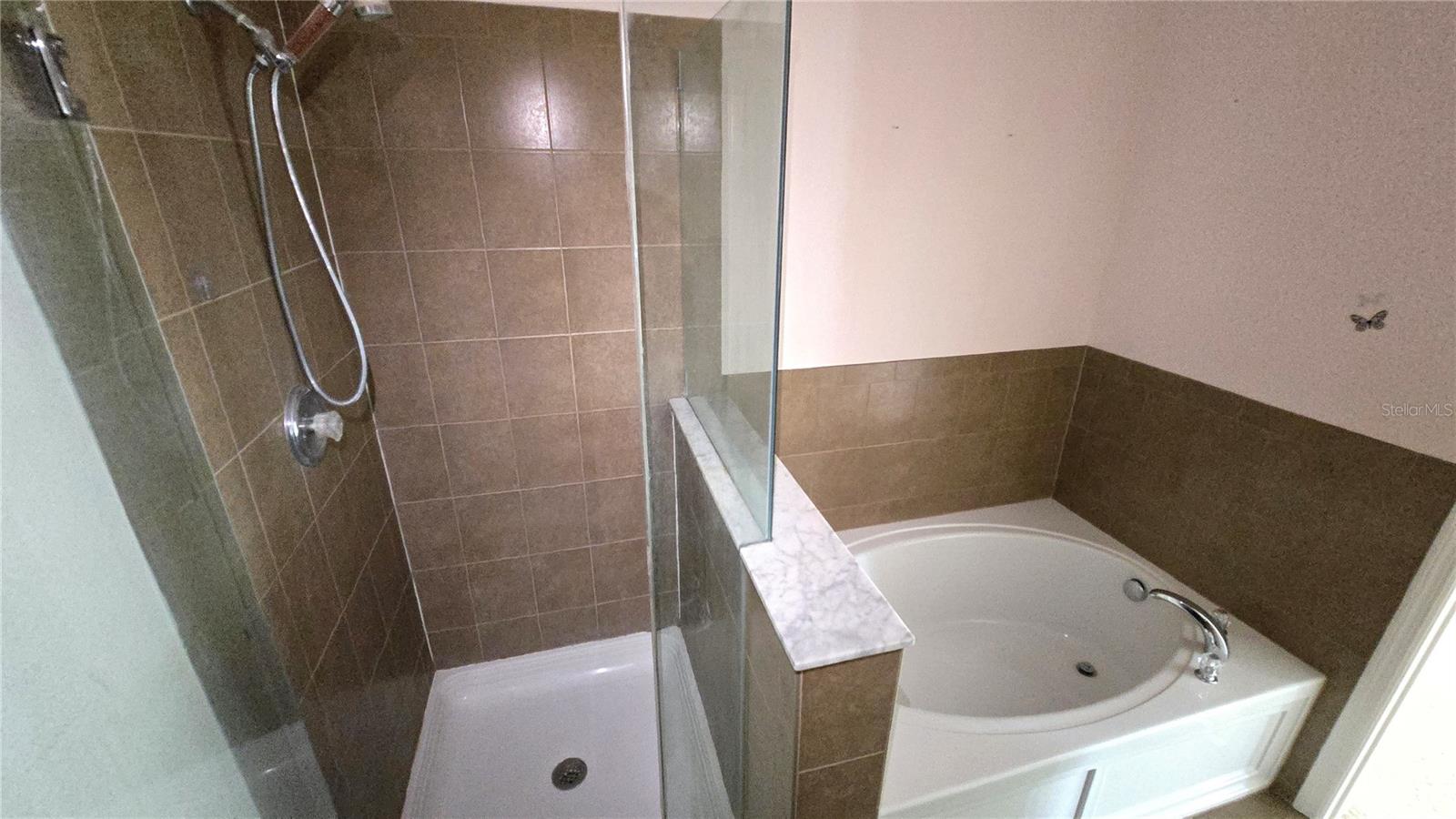 HIGHLAND GLEN - Residential