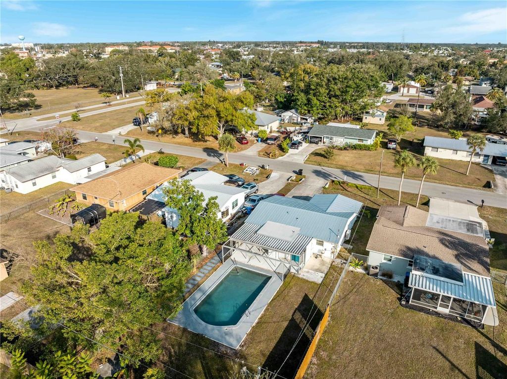 Photo of 920 Myrtle Avenue, Venice, FL 34285 (MLS # C7520680)