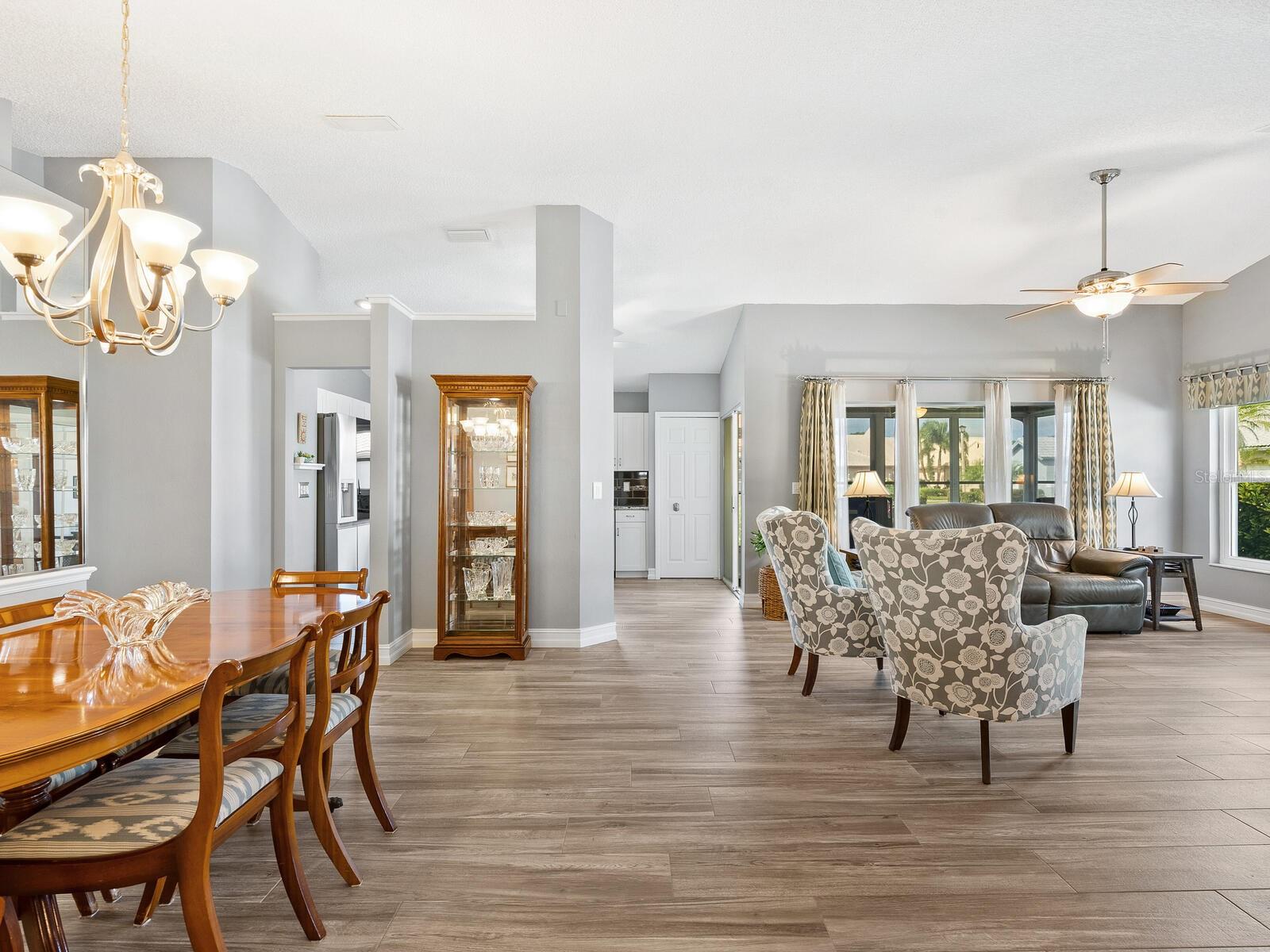 Casas a venda 2 - Jen Dantas 4124 ROSAS AVENUE 3081