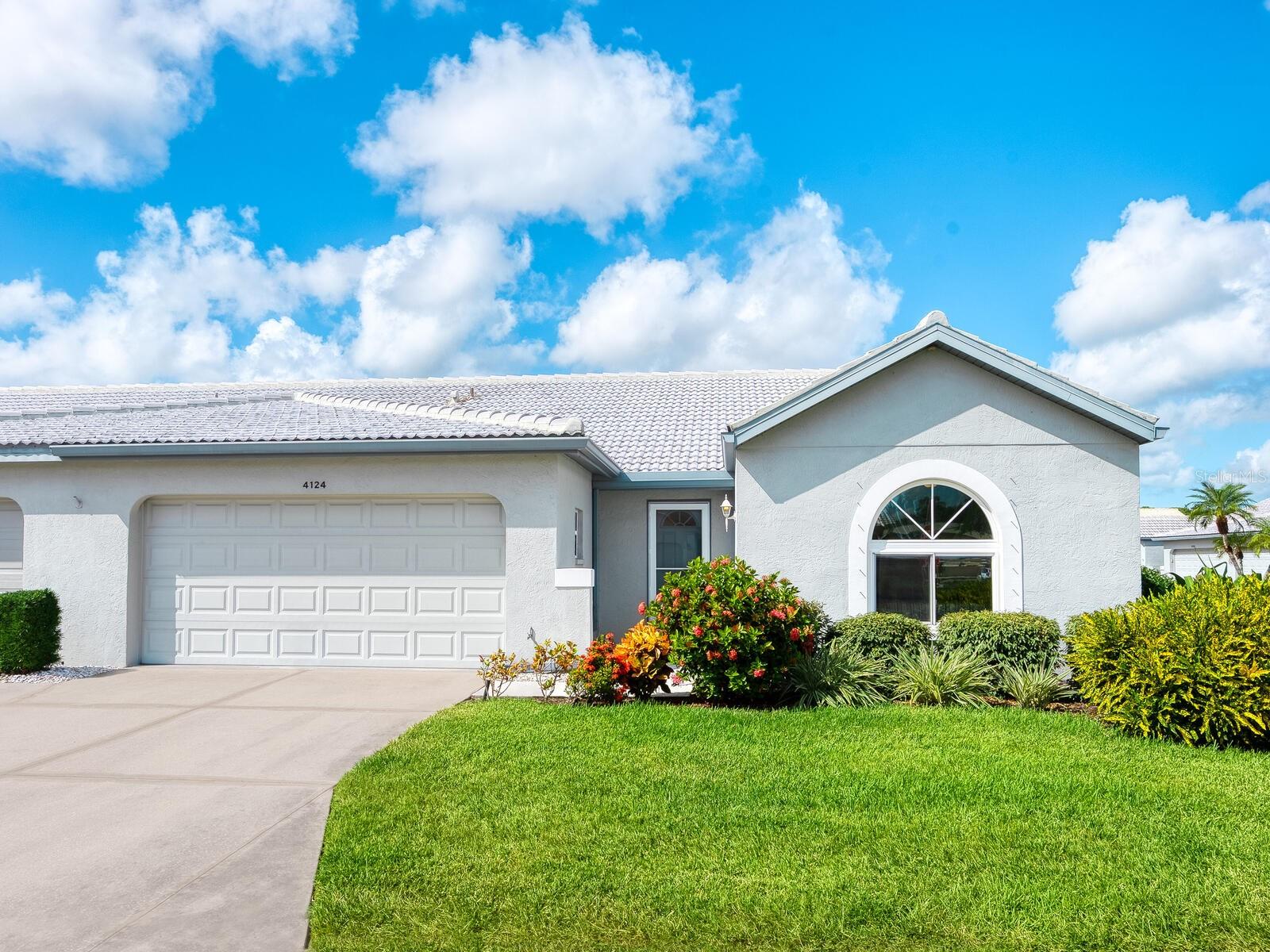 Casas a venda 1 - Jen Dantas 4124 ROSAS AVENUE 3081