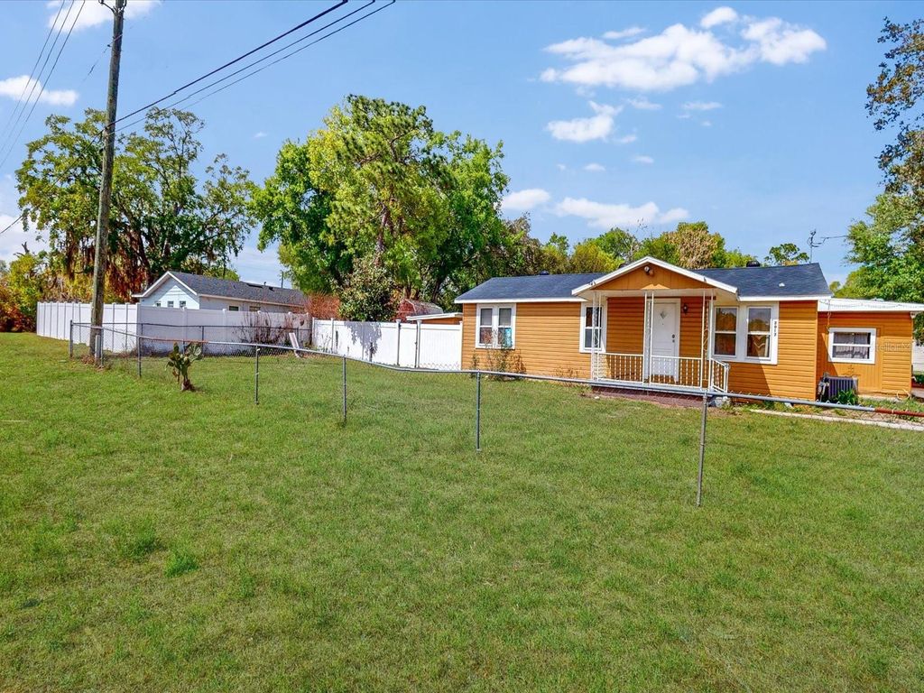 Photo of 2017 Miller Boulevard, Fruitland Park, FL 34731 (MLS # S5146285)