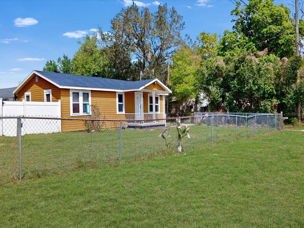 Photo of 2017 Miller Boulevard, Fruitland Park, FL 34731 (MLS # S5146285)