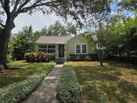 Photo of 310 29th Avenue N, St Petersburg, FL 33704 (MLS # TB8430143)