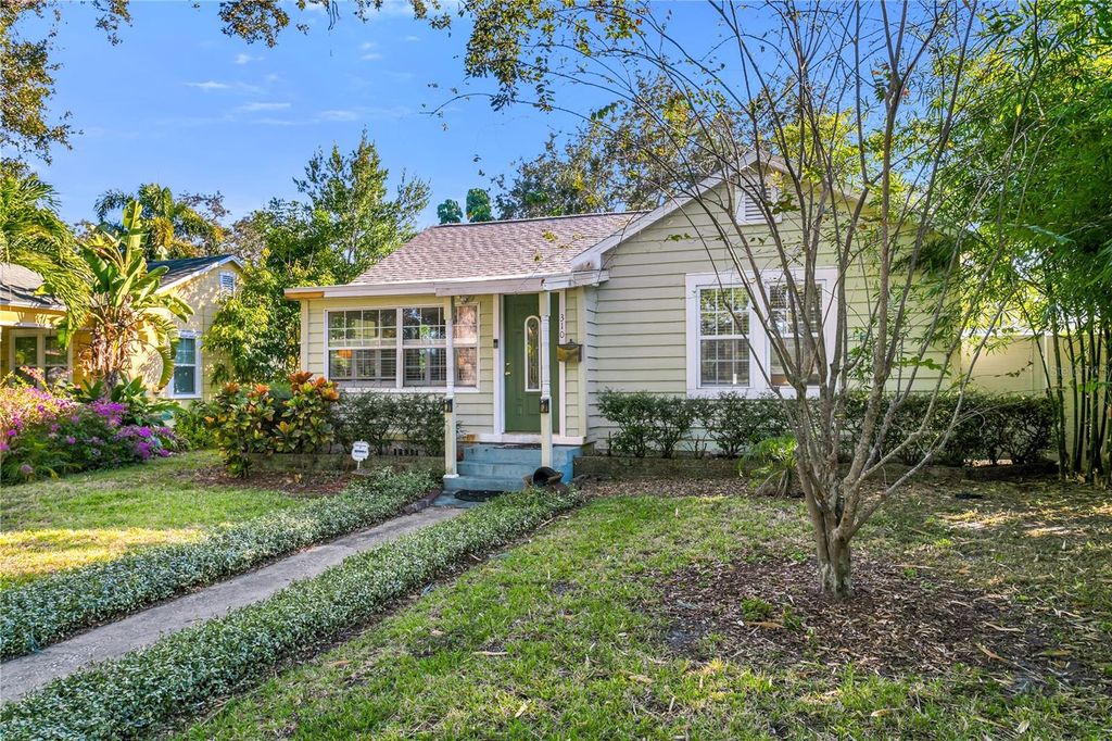 Photo of 310 29th Avenue N, St Petersburg, FL 33704 (MLS # TB8430143)