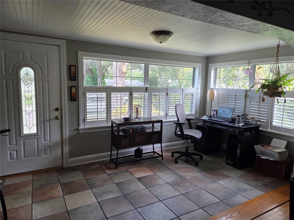 Photo of 310 29th Avenue N, St Petersburg, FL 33704 (MLS # TB8430143)