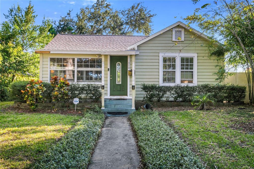 Photo of 310 29th Avenue N, St Petersburg, FL 33704 (MLS # TB8430143)