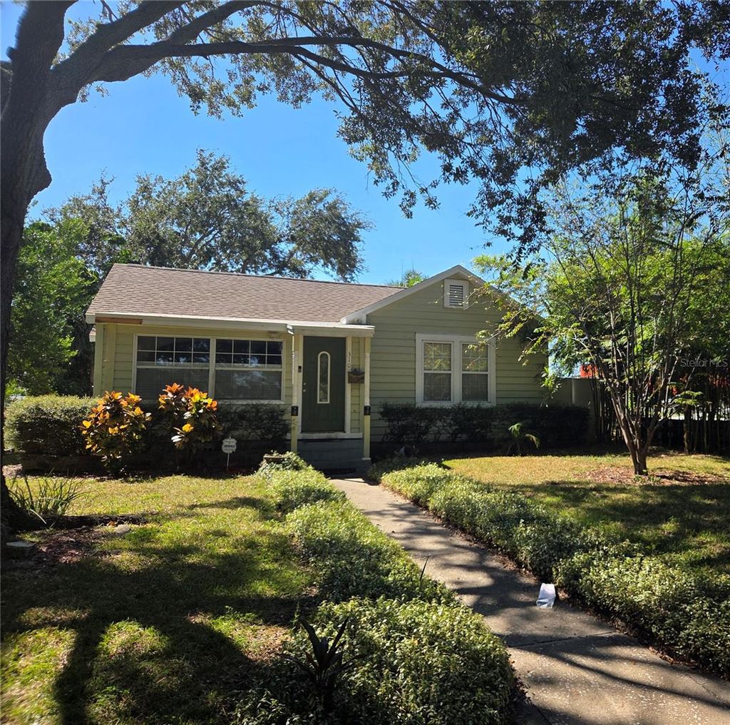 Photo of 310 29th Avenue N, St Petersburg, FL 33704 (MLS # TB8430143)