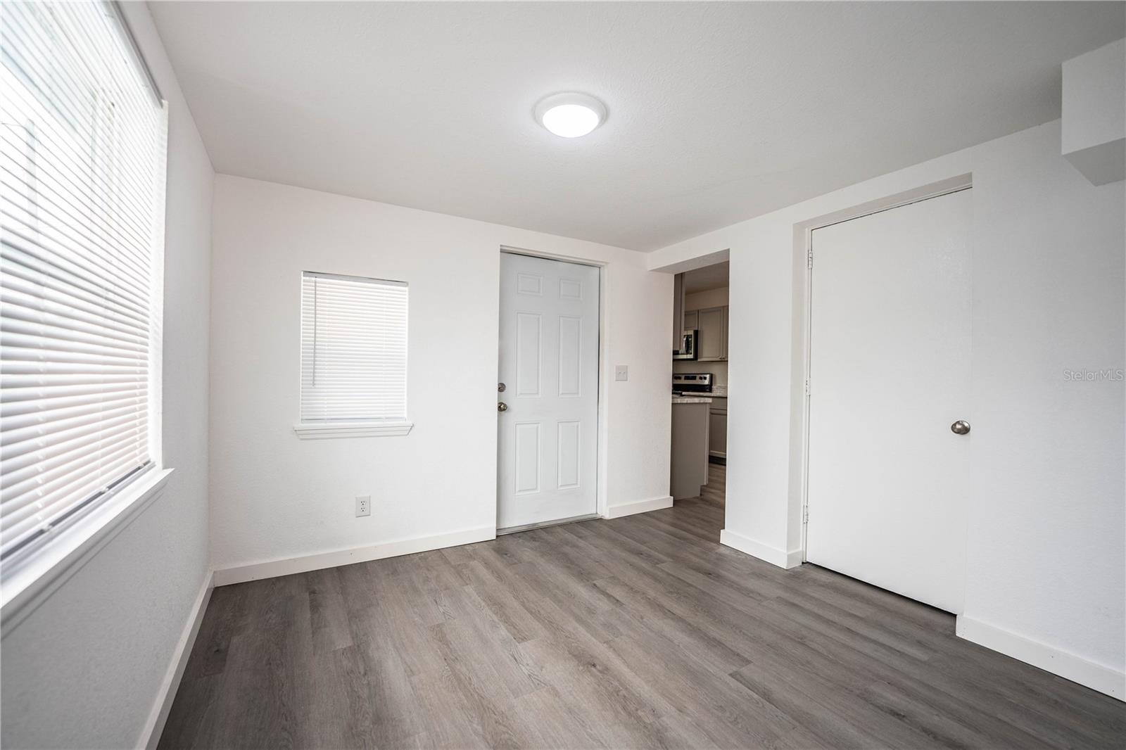 LINCOLN COURT - Residential