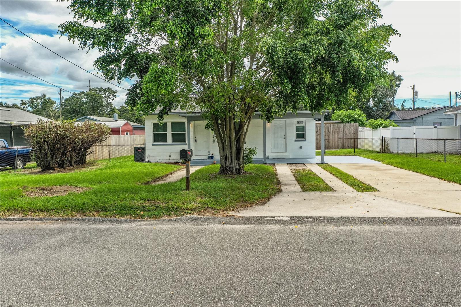 LINCOLN COURT - Residential