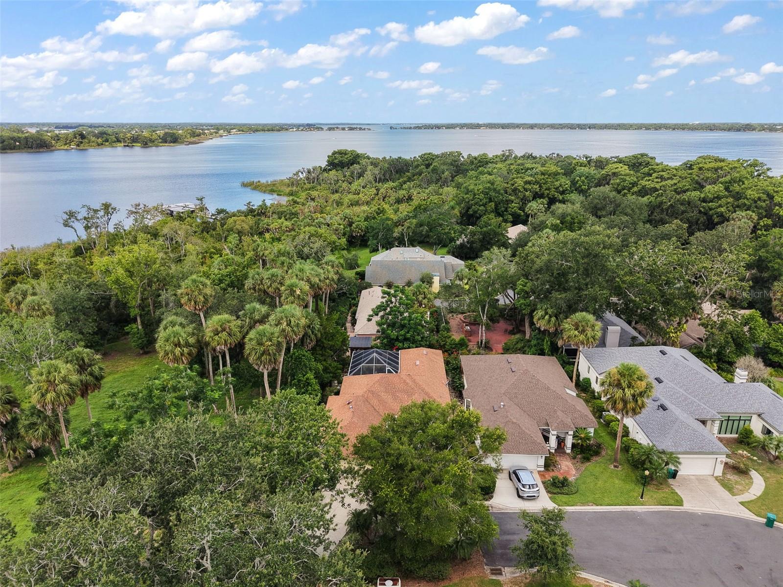 633 SANDLAKE COURT