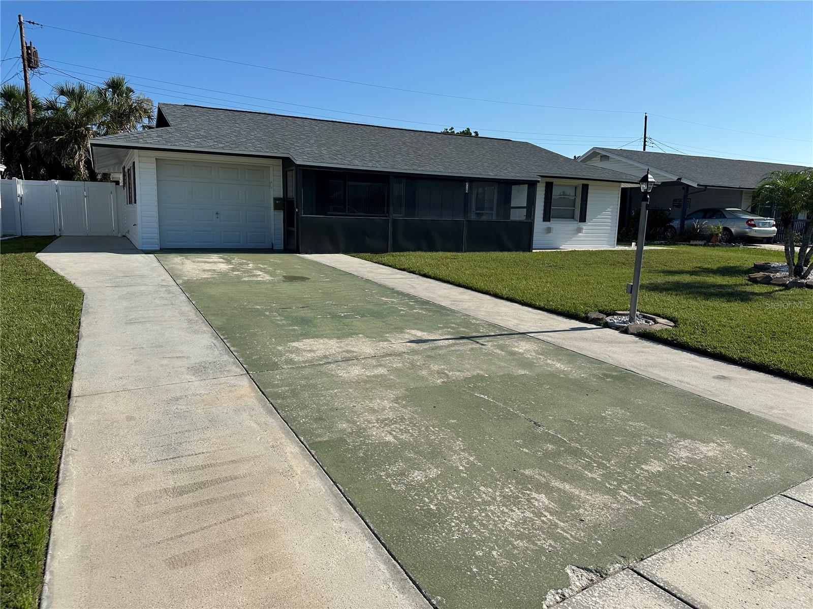 715 DESERT HILLS WAY