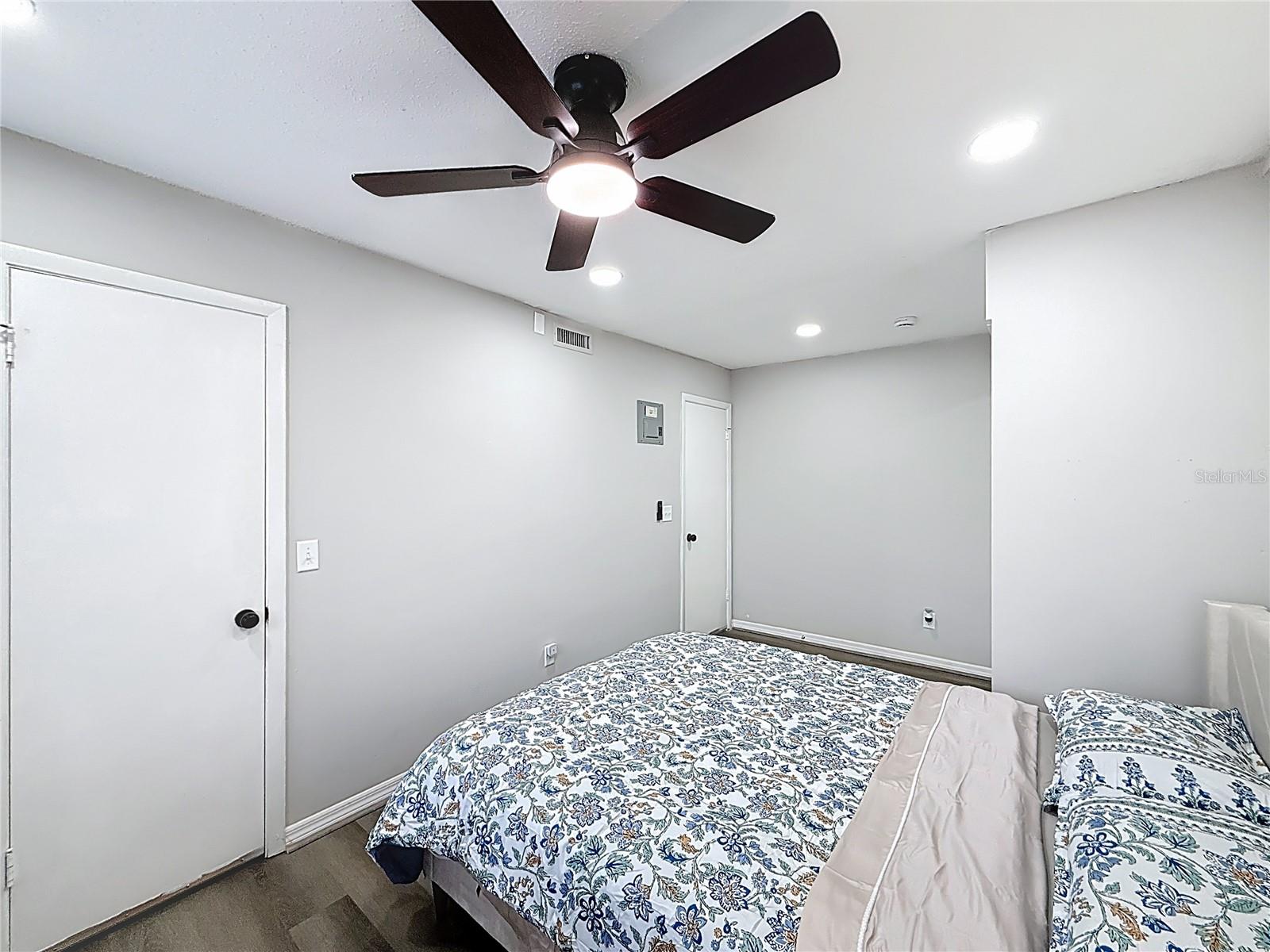 SUMMIT HOUSE - Residential