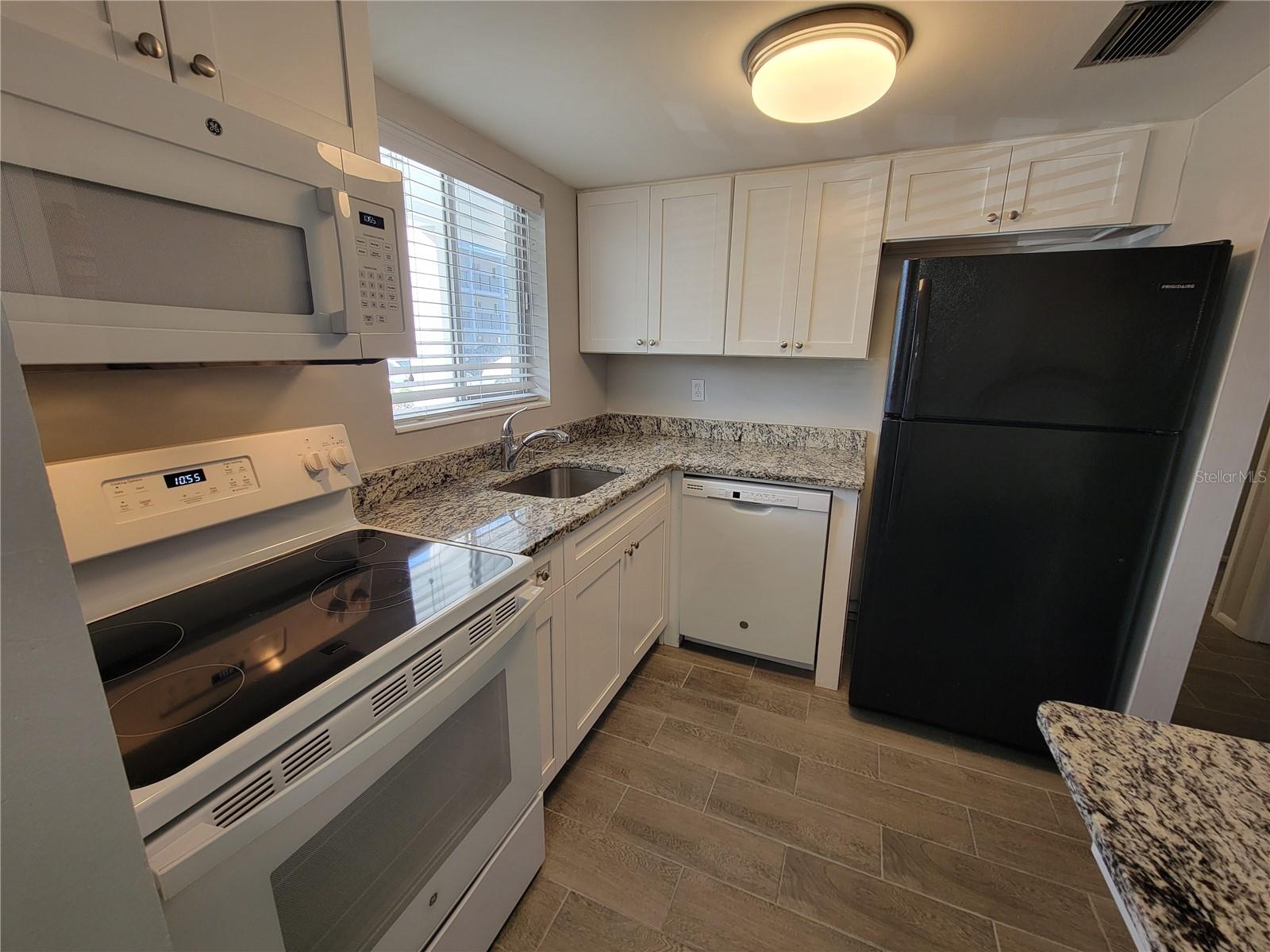 THE THIRD BAYSHORE - Residential