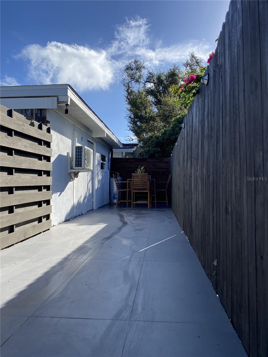 LAKE SARASOTA - Residential