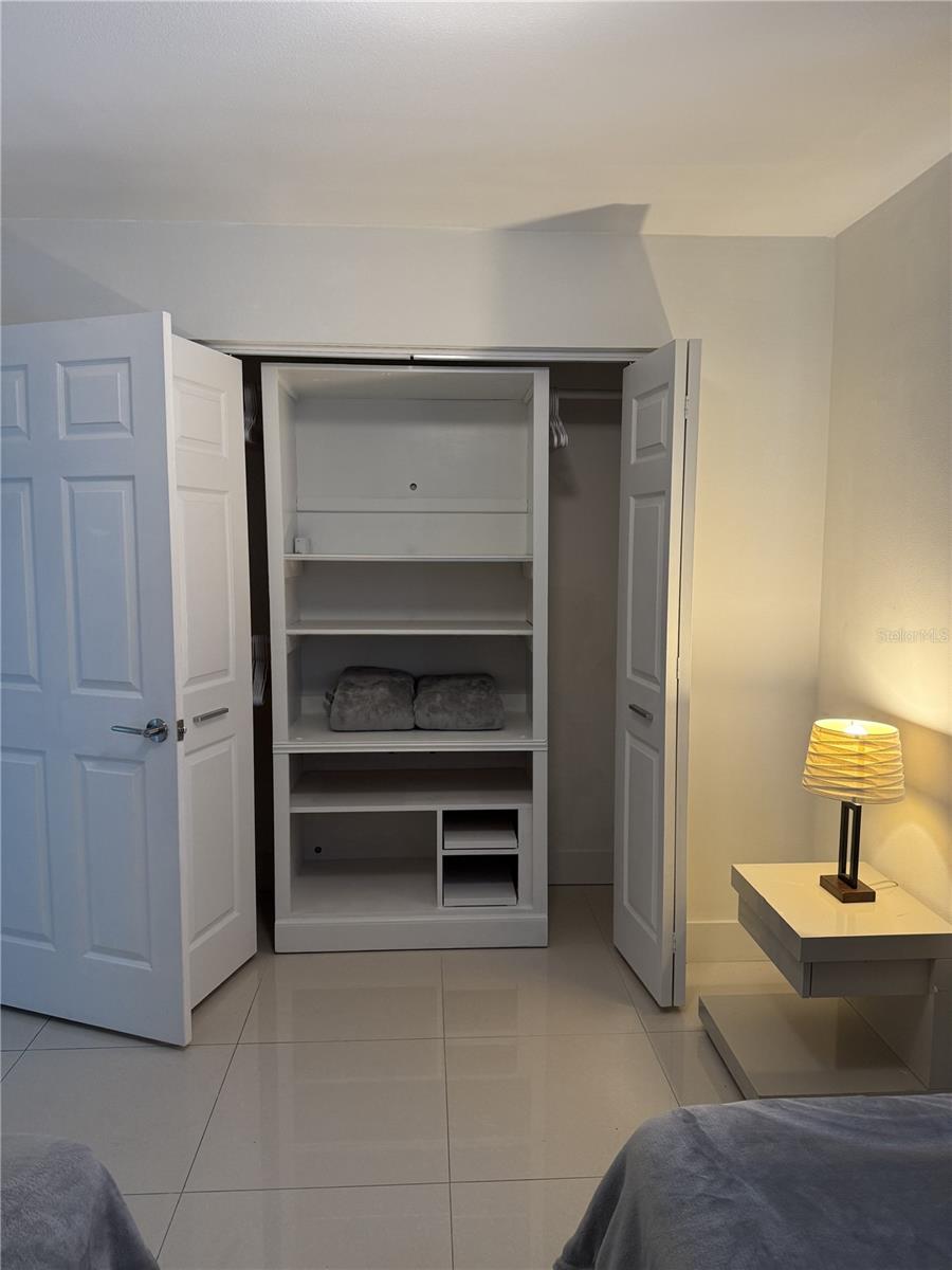 LAKE SARASOTA - Residential