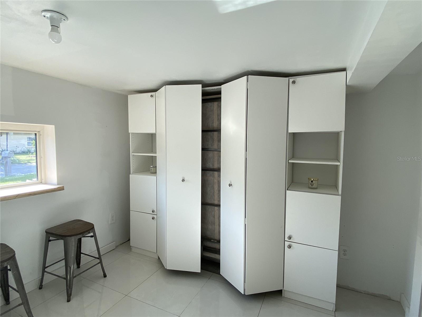 LAKE SARASOTA - Residential