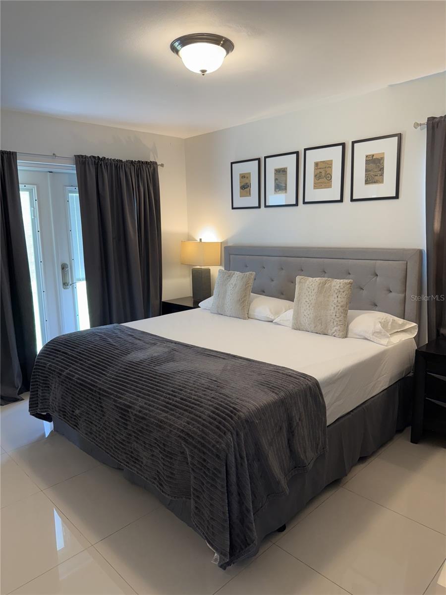 LAKE SARASOTA - Residential