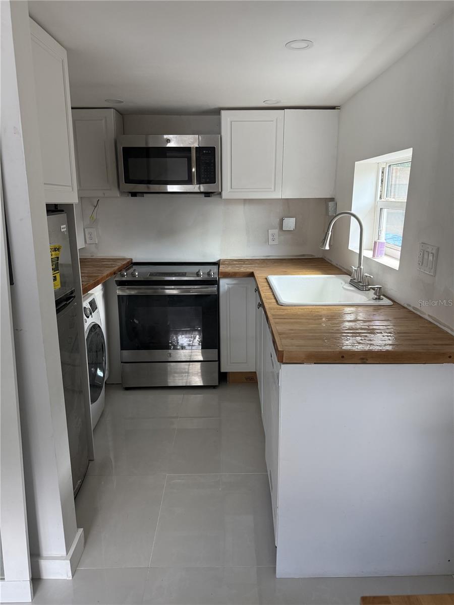 LAKE SARASOTA - Residential