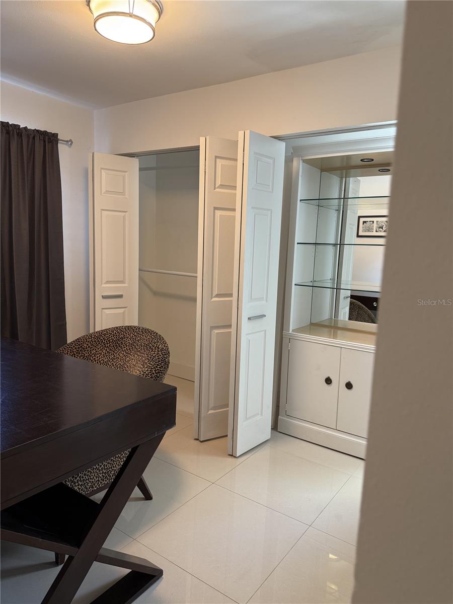 LAKE SARASOTA - Residential