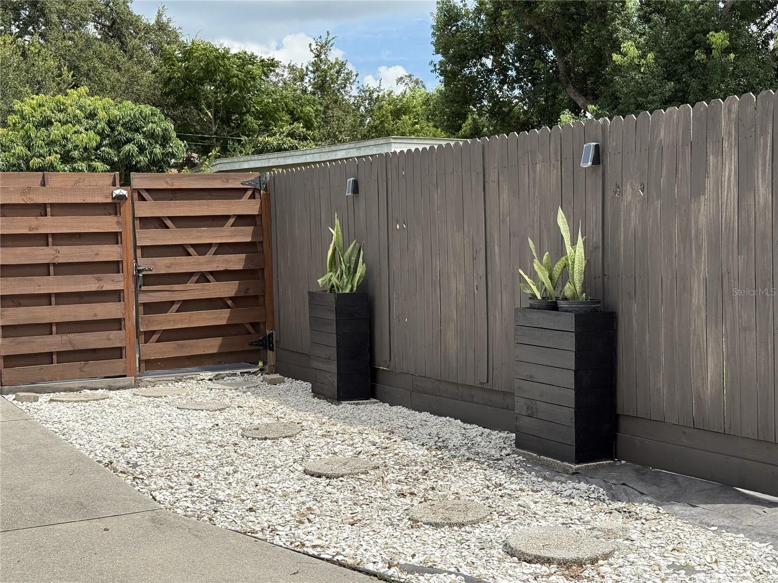 LAKE SARASOTA - Residential