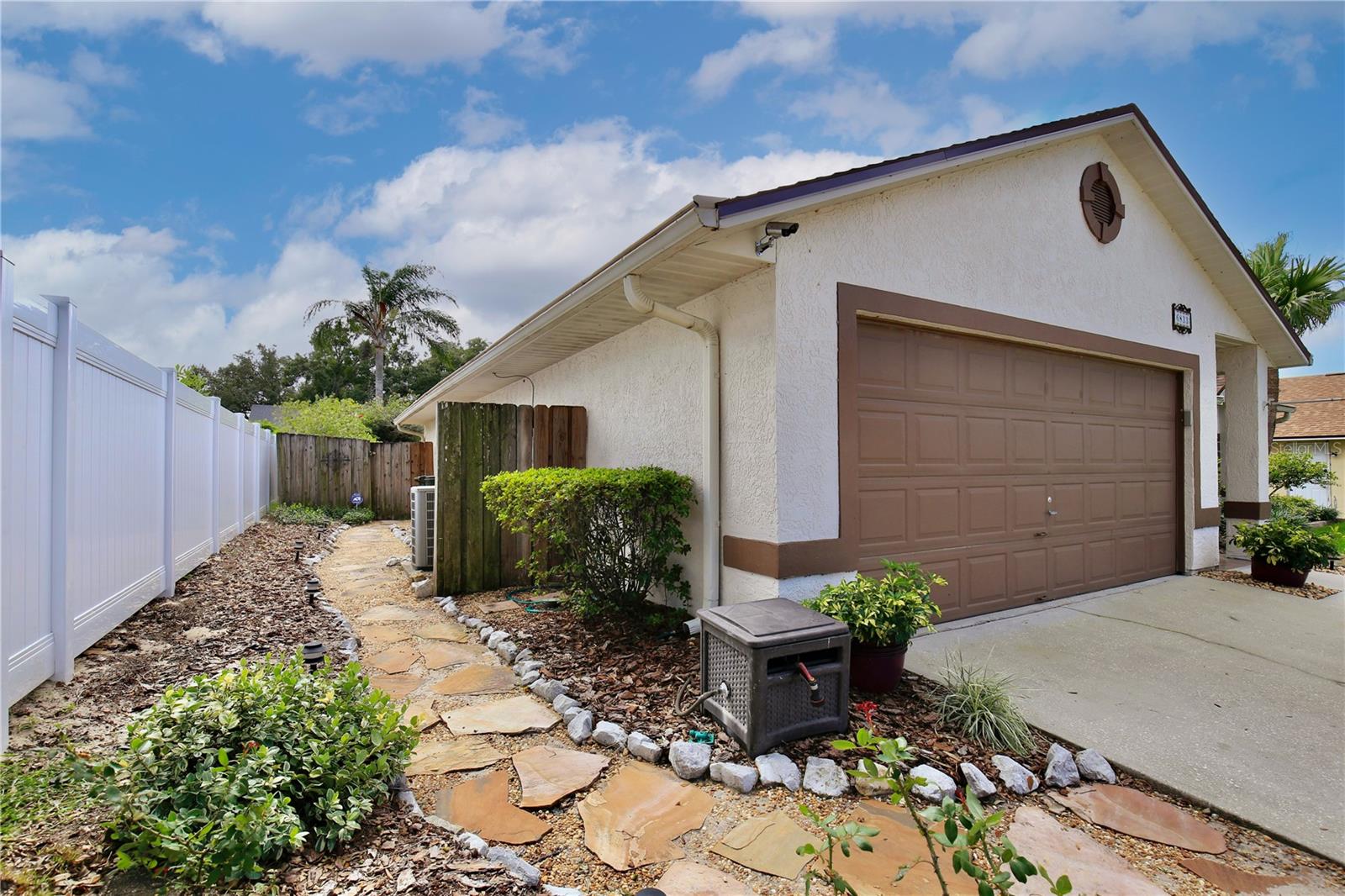 6833 WOODGRAIN COURT