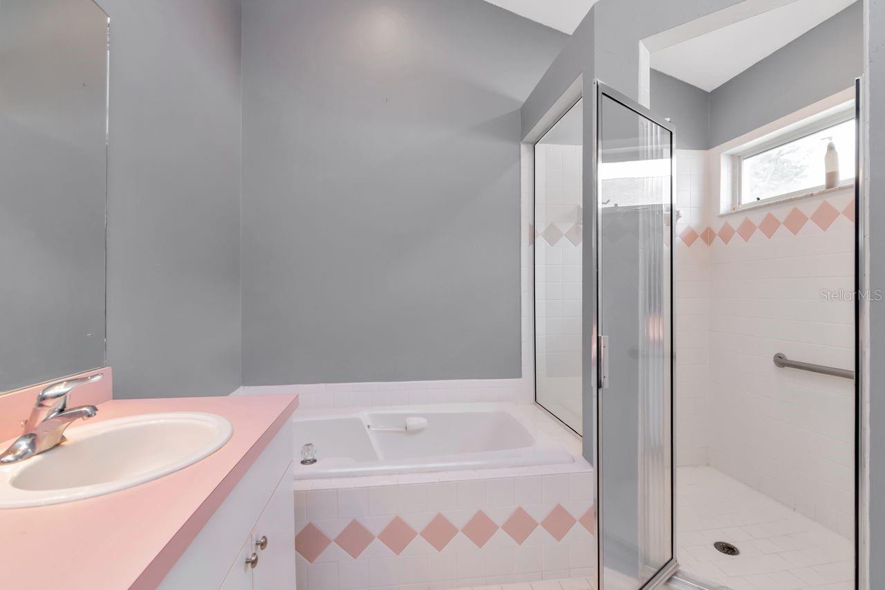 FOUNTAINS AT CYPRESS LAKES THE - Residential Lease